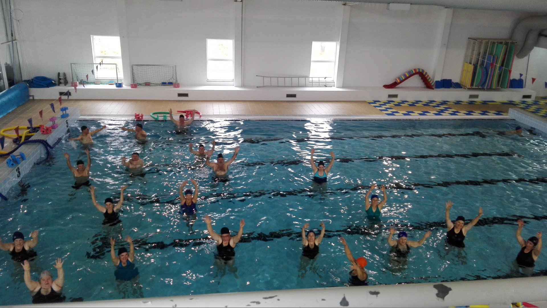 Aulas em Piscina Coberta de Aprendizagem retomam a 18 de outubro e as inscrições já estão abertas