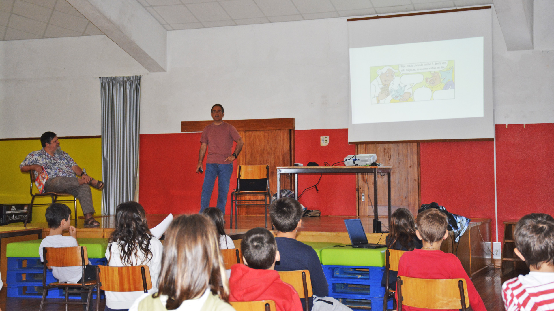 Escritor Pedro Leitão em escolas de Santigo do Cacém