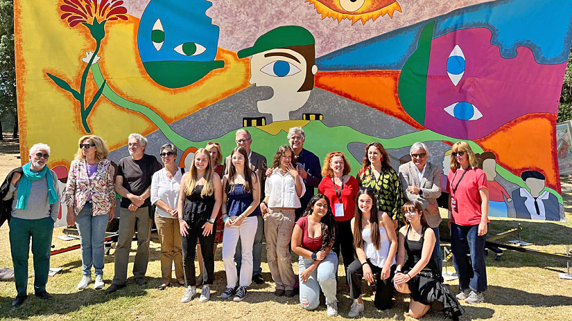 Alunos de Setúbal criam mural para celebrar 50 anos do 25 de Abril